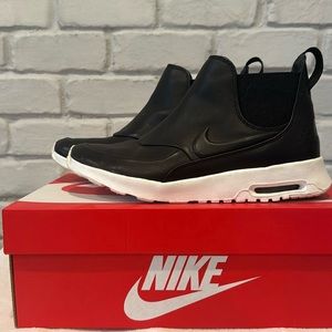 Nike Women’s Air Max Thea Mid